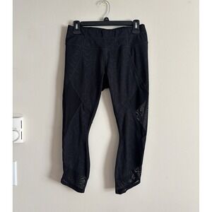 Athleta Womens Medium Aura Sonar Capri Mesh Leggings Black Geometric Crop Capri